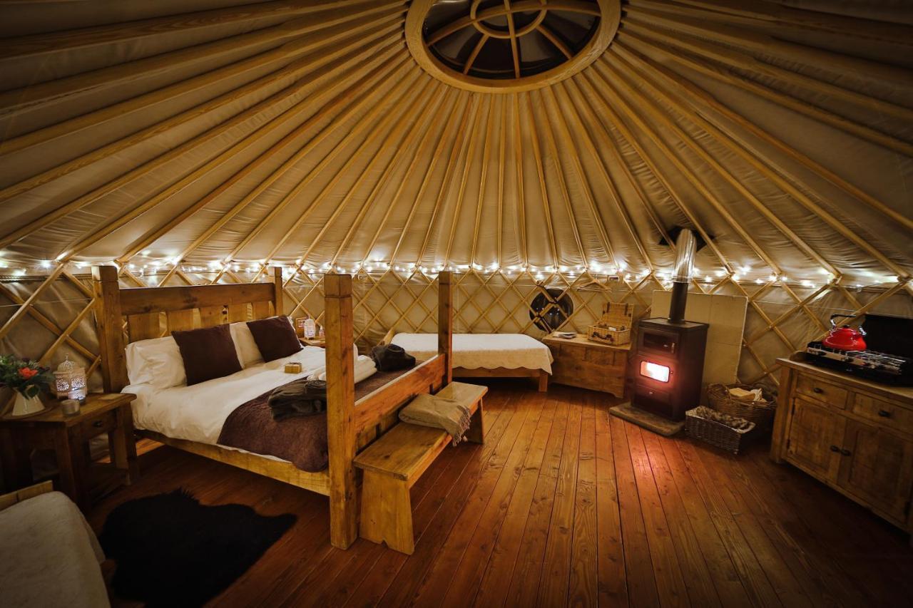 Secret Cloud House Holidays Luxury Yurts With Hot Tubs Cauldon 外观 照片