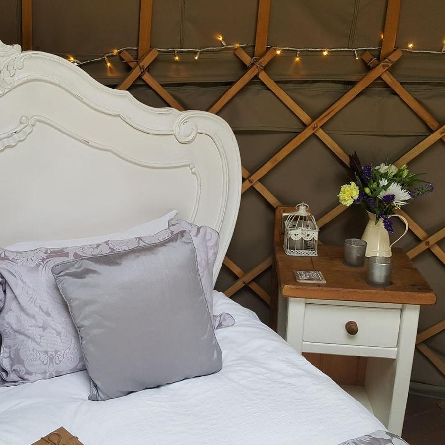 Secret Cloud House Holidays Luxury Yurts With Hot Tubs Cauldon 外观 照片