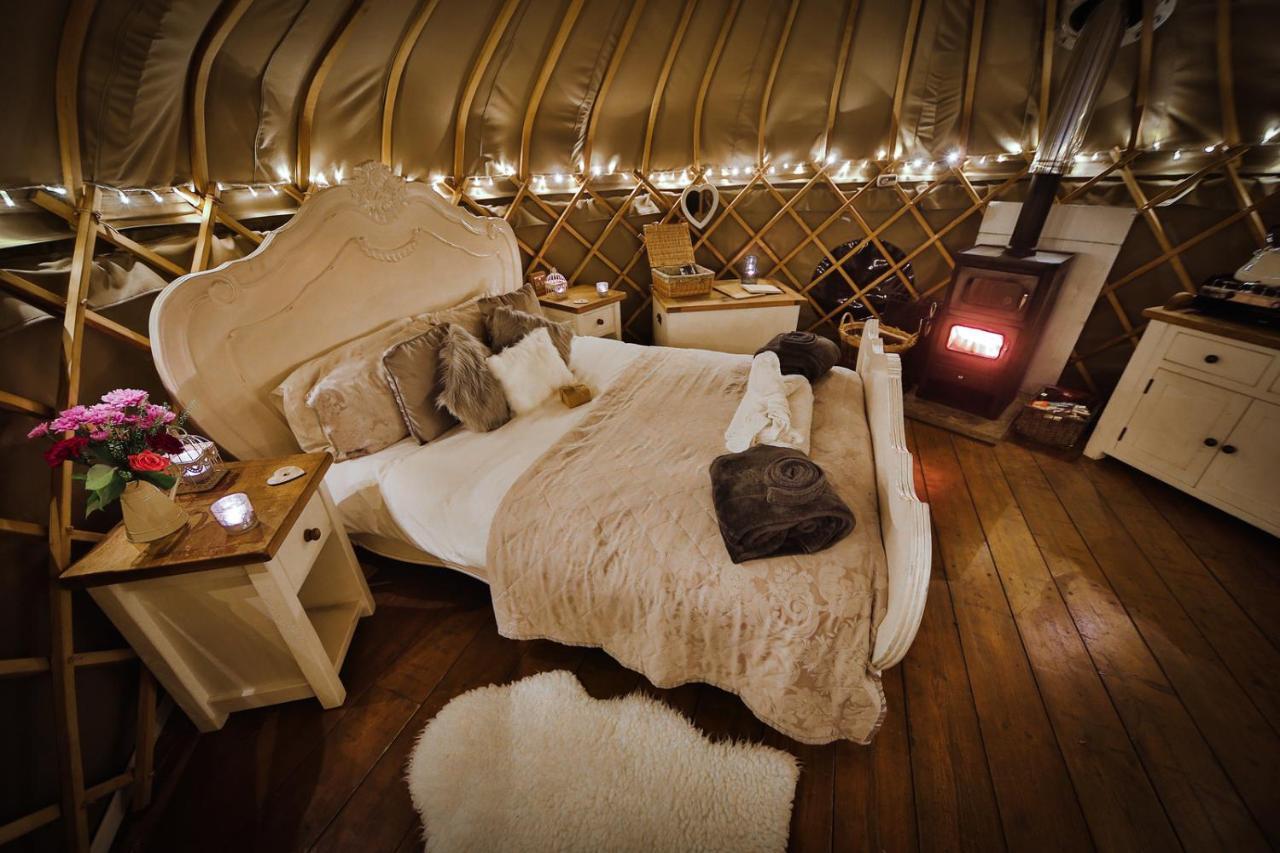 Secret Cloud House Holidays Luxury Yurts With Hot Tubs Cauldon 外观 照片